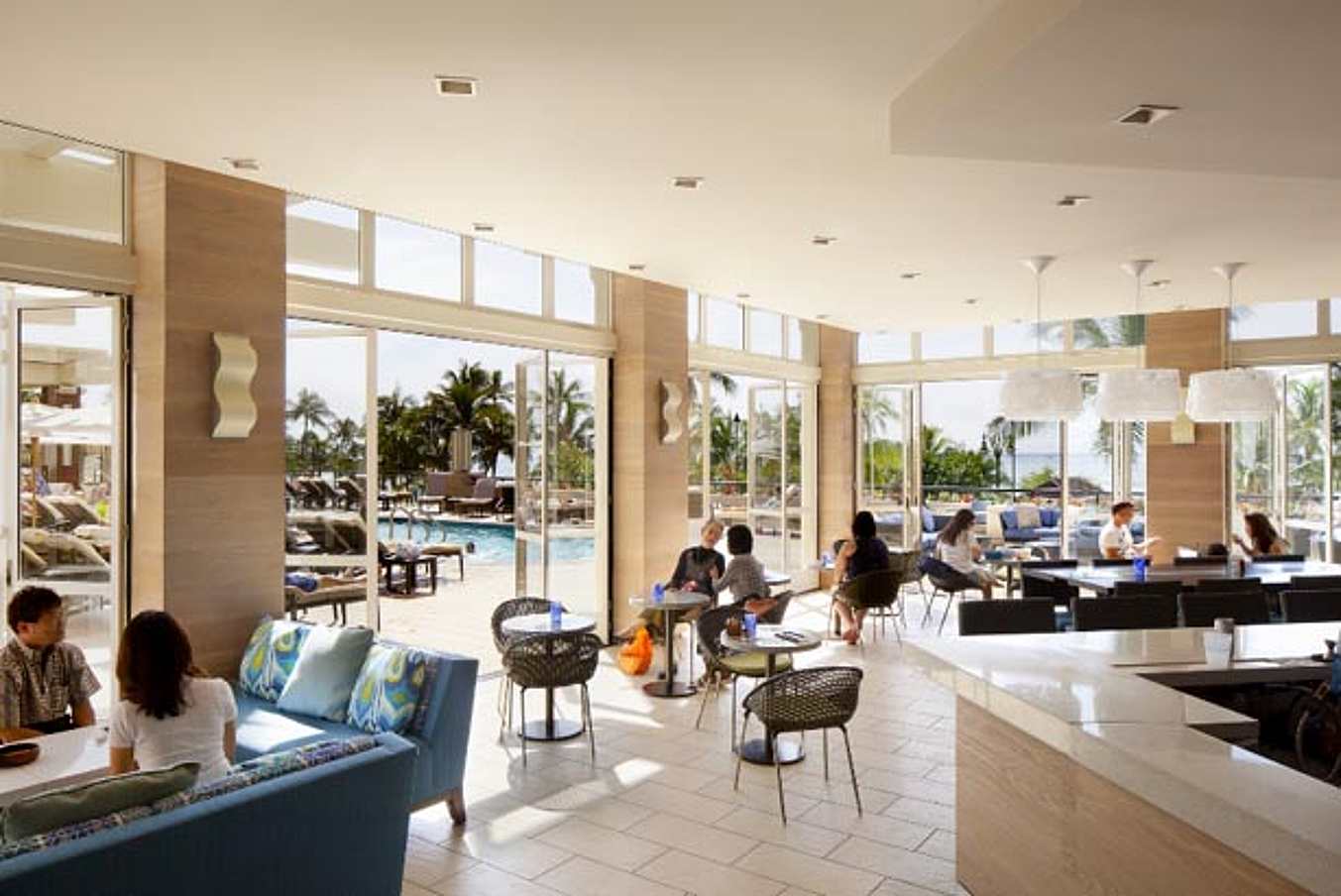 Operable-Glass-Walls-for-Hotel-Lounge-Area