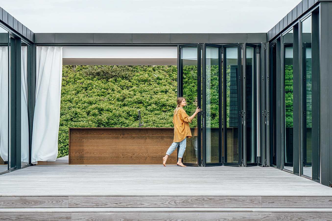 NanaWall Generation 4 folding glass walls