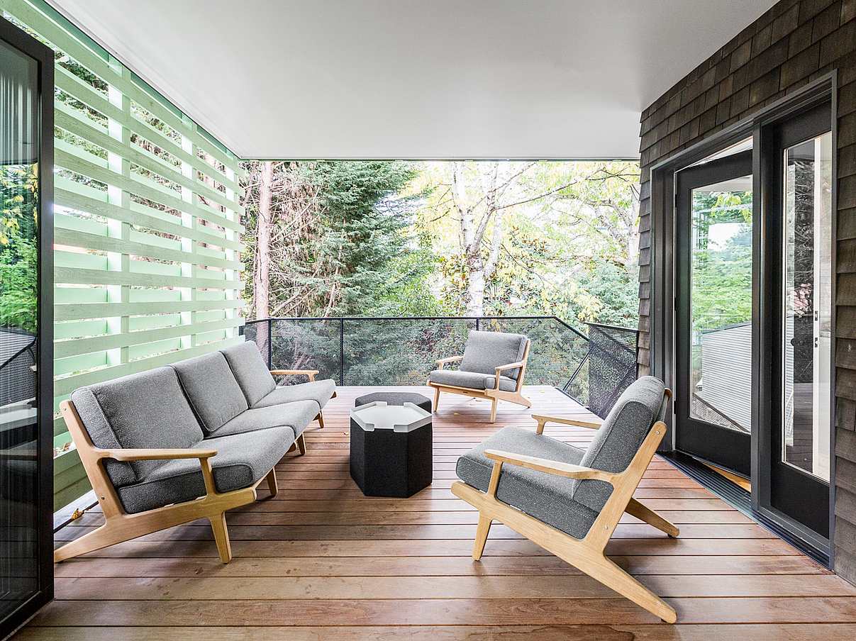 bifold doors to covered patio