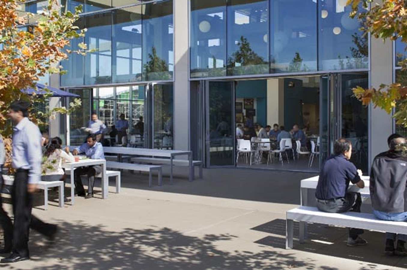 Operable-Glass-Walls-to-Separate-Employee-Eating-Areas