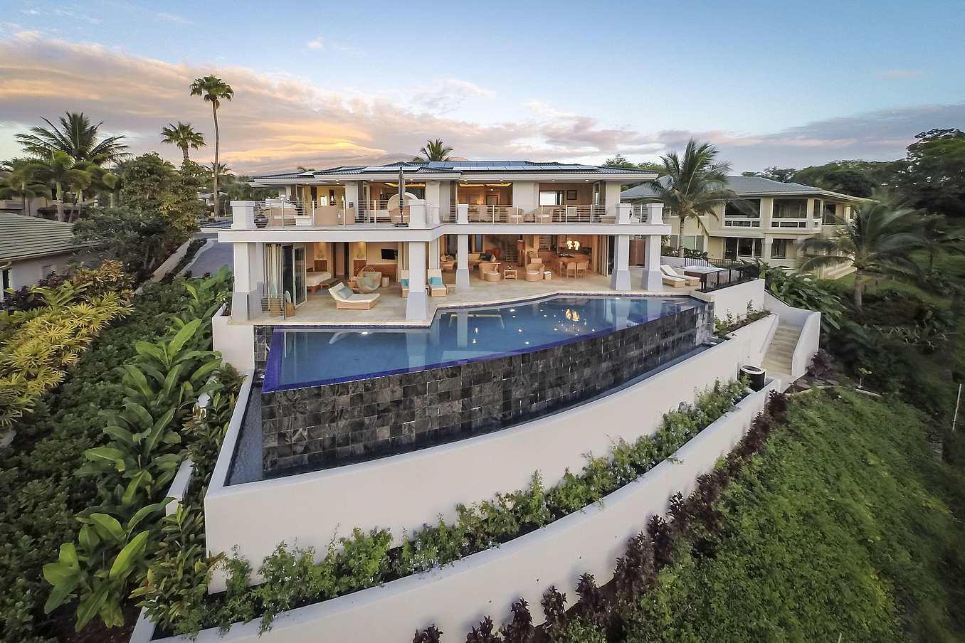 house in hawaii with no floor track stacking glass door