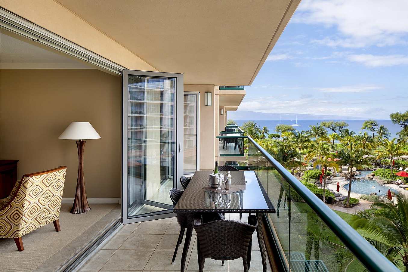 unique-guest-room-with-fresh-air-provided-by-folding-door