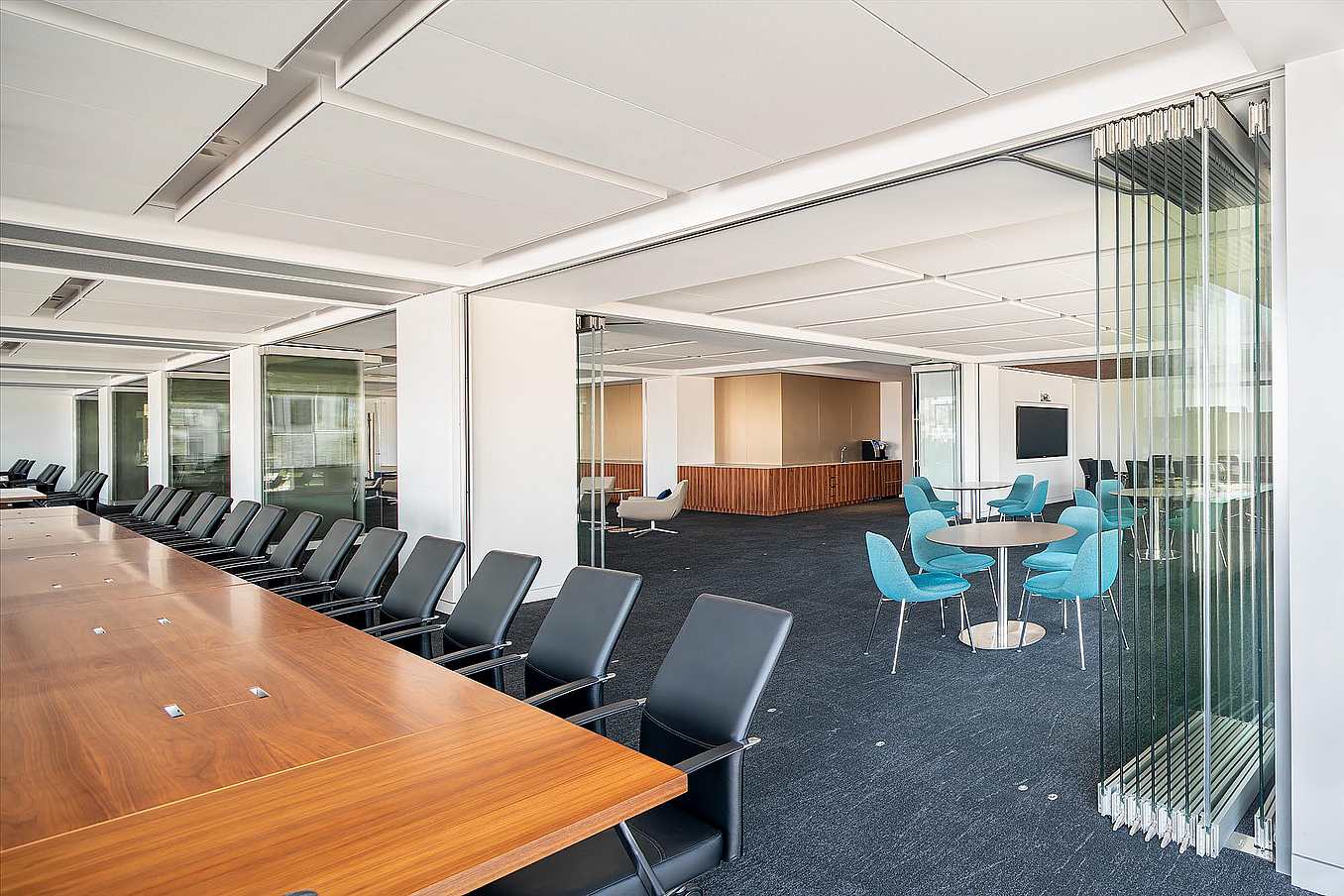 conference-room-with-opening-frameless-glass-walls