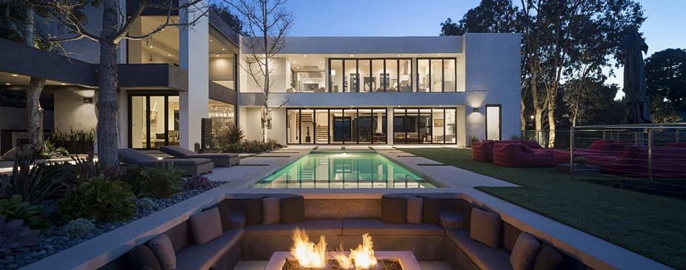 operable-glass-walls-can-change-the-look-of-a-building