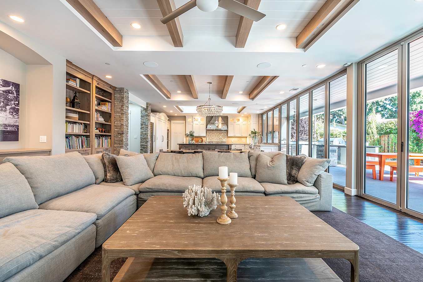 farmhouse modern design with folding glass walls 