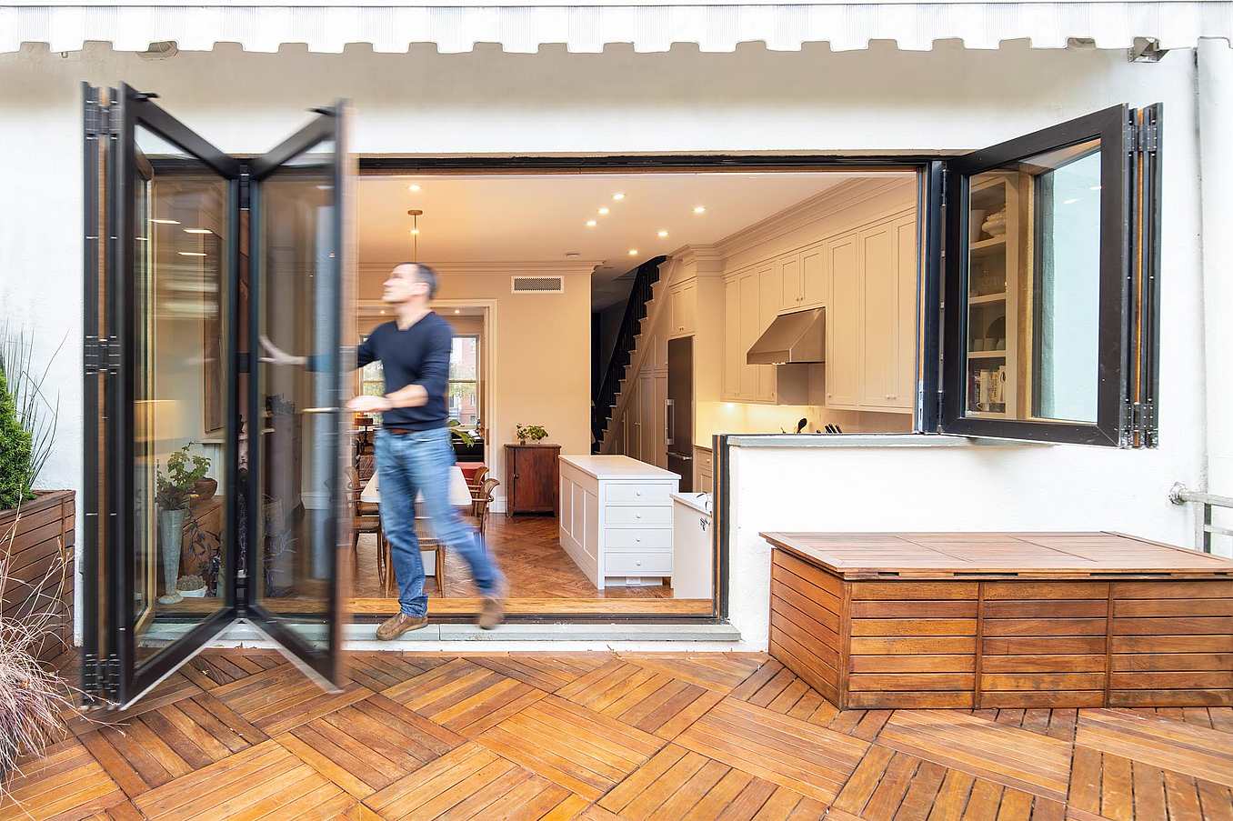 easy to open folding glass wall for outdoor living spcae