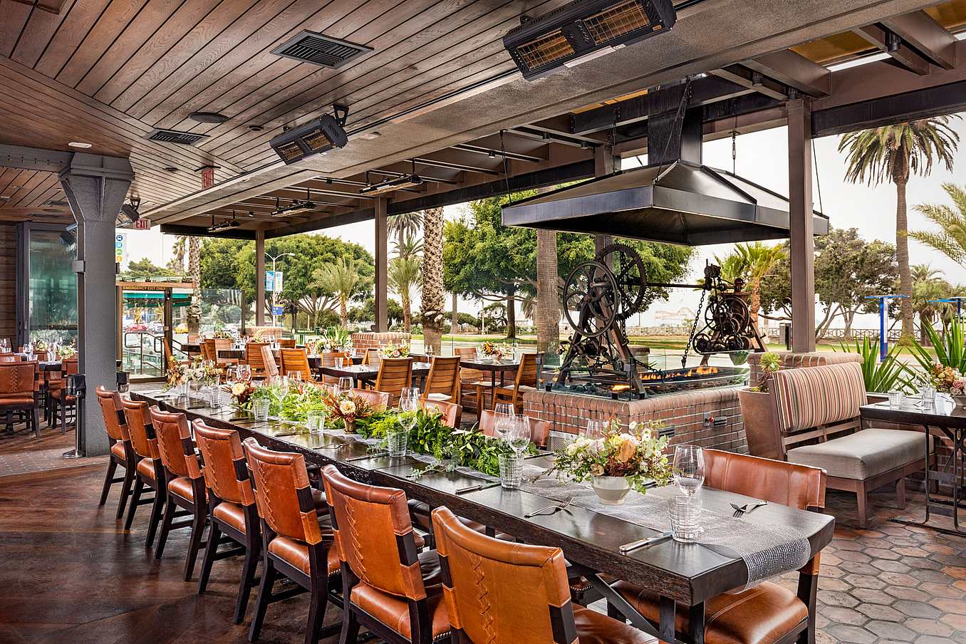 open stacking glass door system in indoor/outdoor restaurant