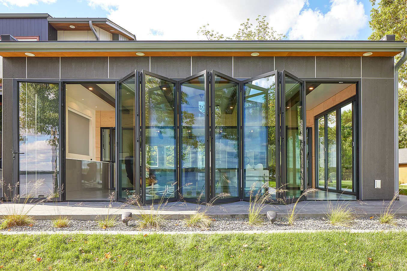 NanaWall moveable glass walls with no overhang
