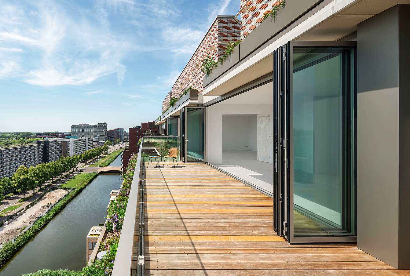 adaptive glass wall systems