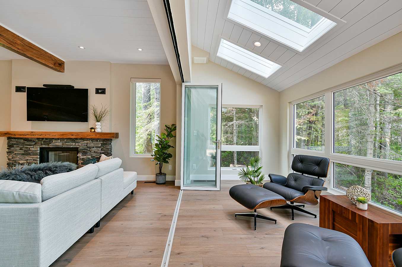 NanaWall folding porch door system