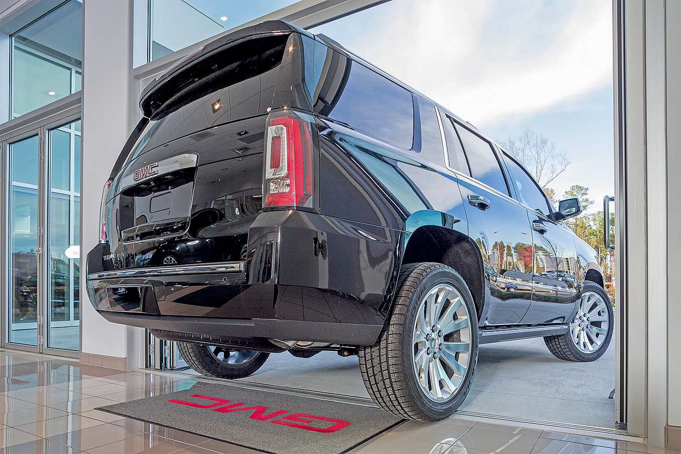 durable commerical folding door system