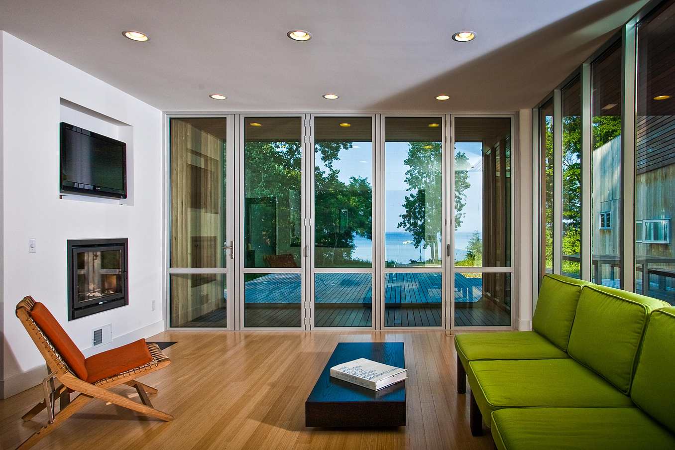 Closed-Folding-Glass-Wall-with-Good-Thermal-Performance