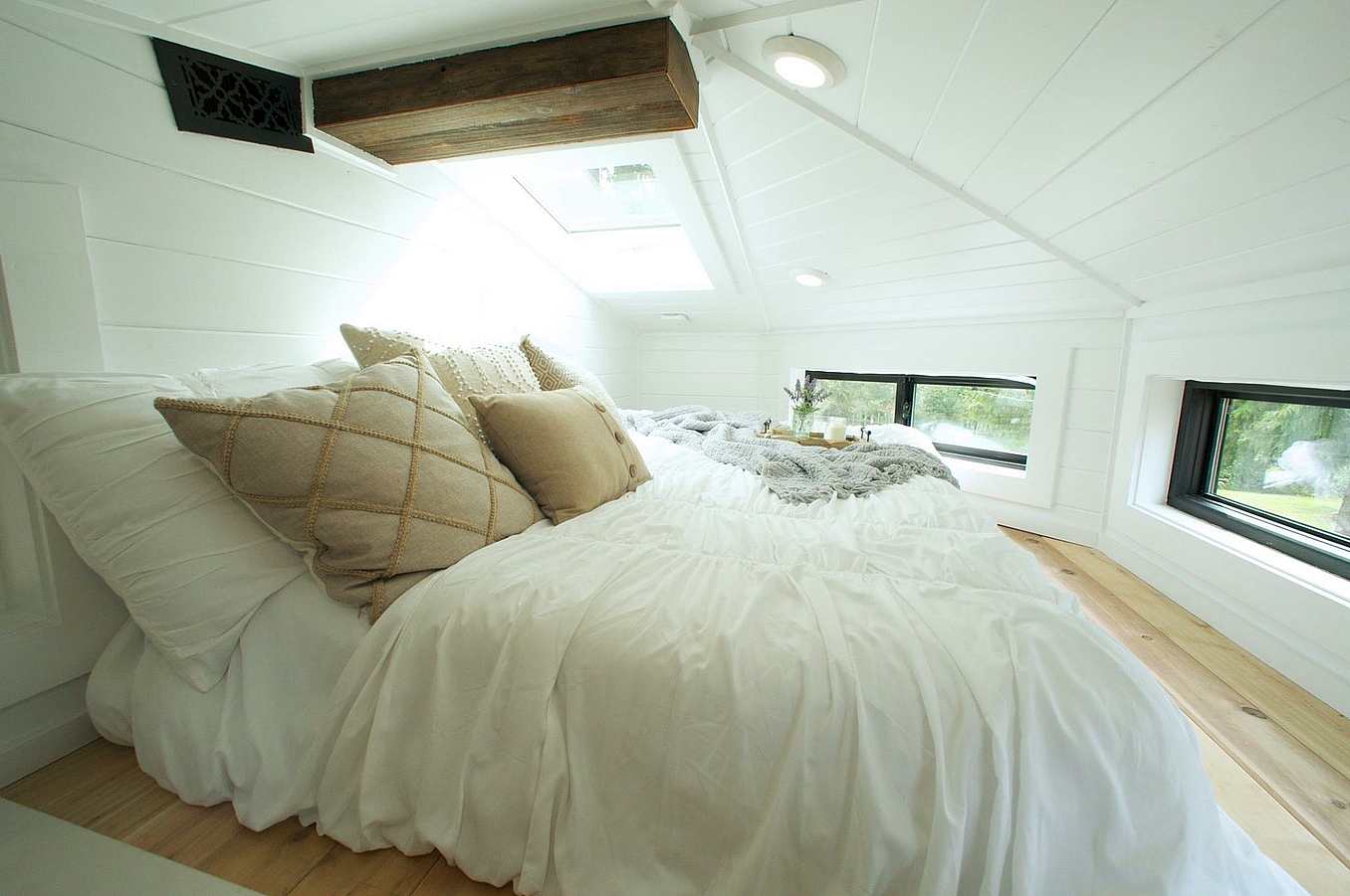 The guest loft inside Shawn and Shellyâ€™s tiny home in Maui