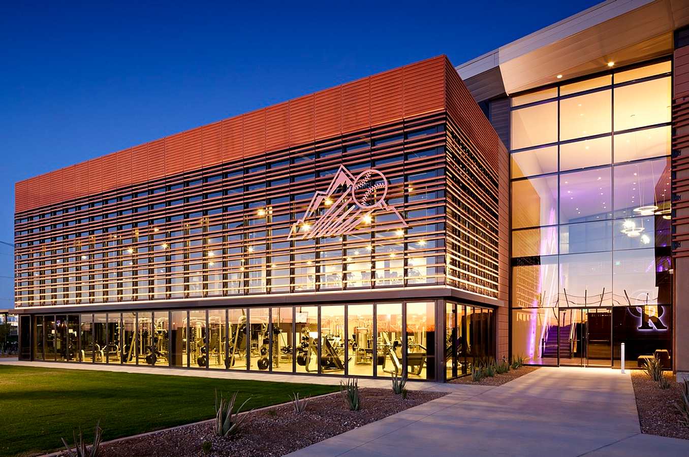long-row-of-opening-glass-walls-in-training-facility