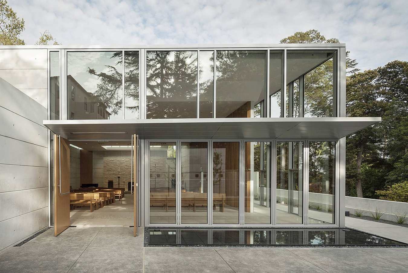 closed-folding-glass-wall