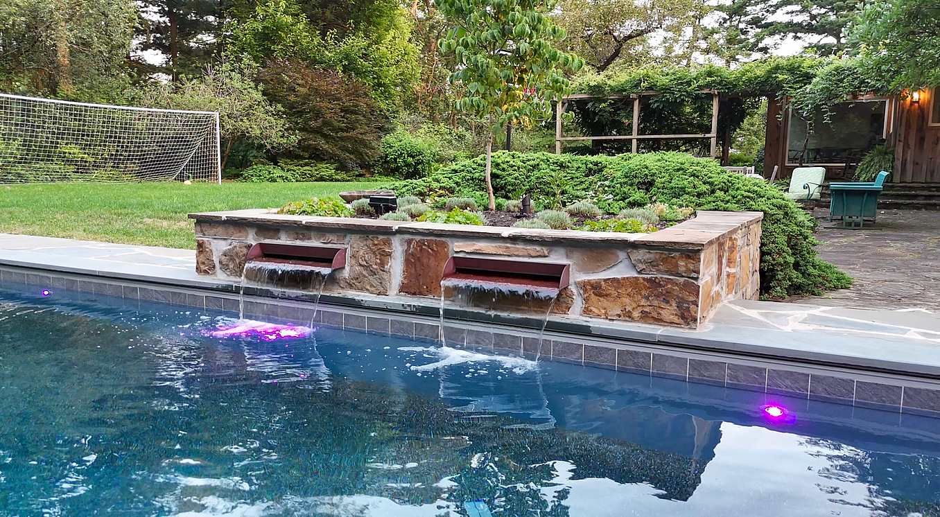 pool design with water feature