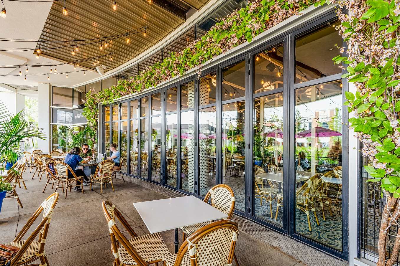 operable glass doors in restaurant design