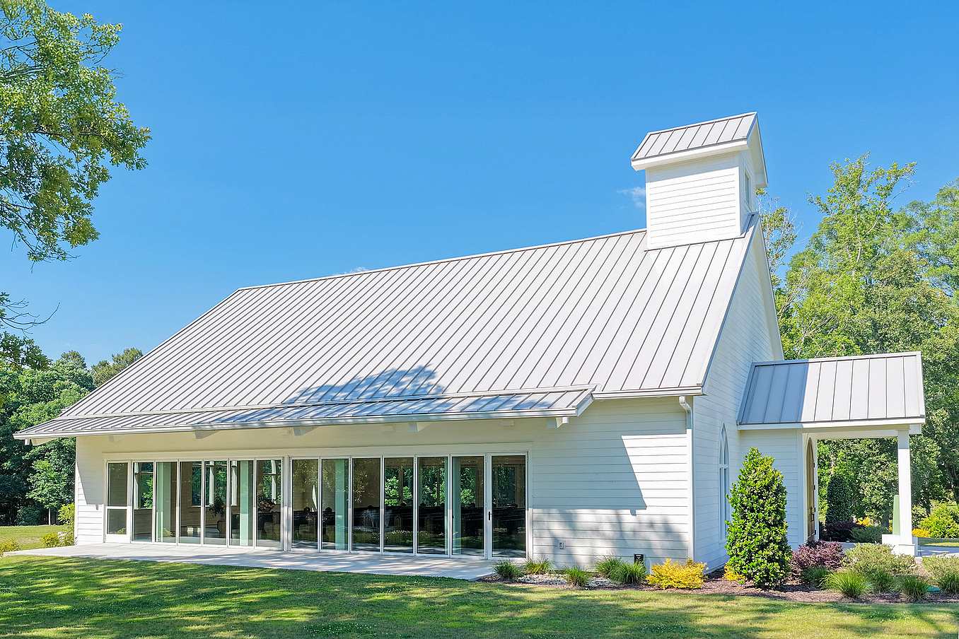 indoor-outdoor wedding venue with bifolding walls