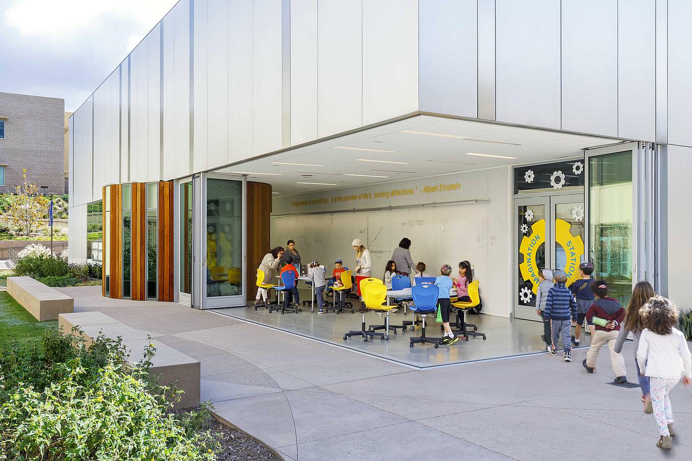 open-corner-outdoor-flexible-classroom-with-sliding-glass-wall