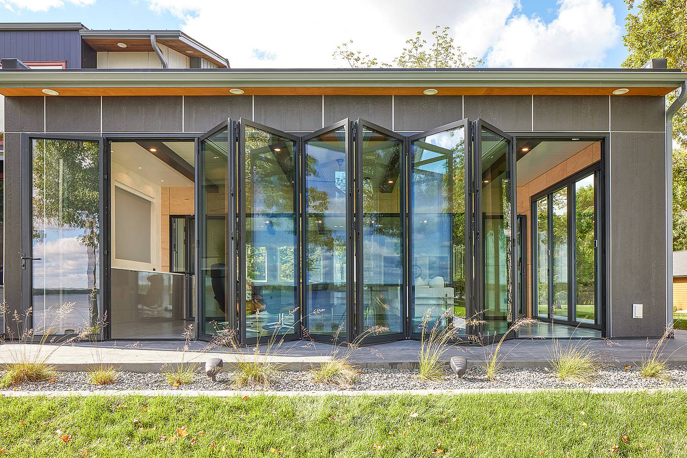 NanaWall moveable glass walls with no overhang
