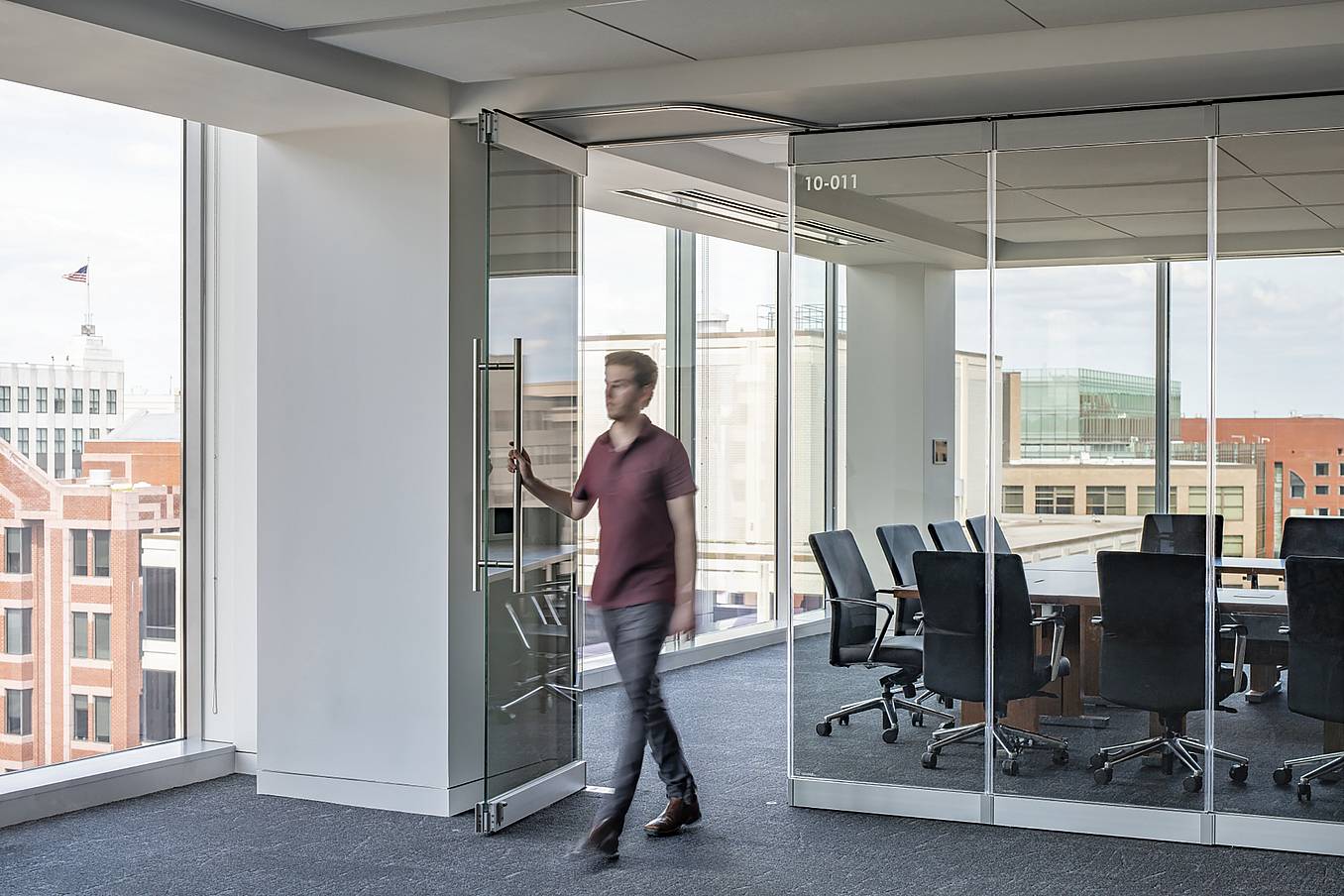 NanaWall acoustic frameless glass partition