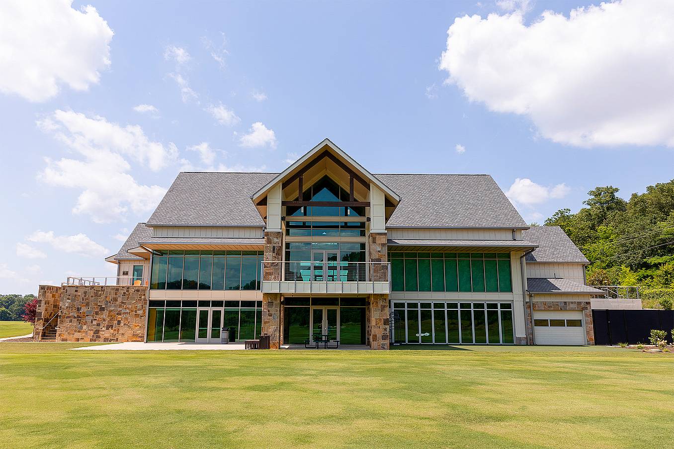 University of Tennessee with NanaWall single track sliding glass walls