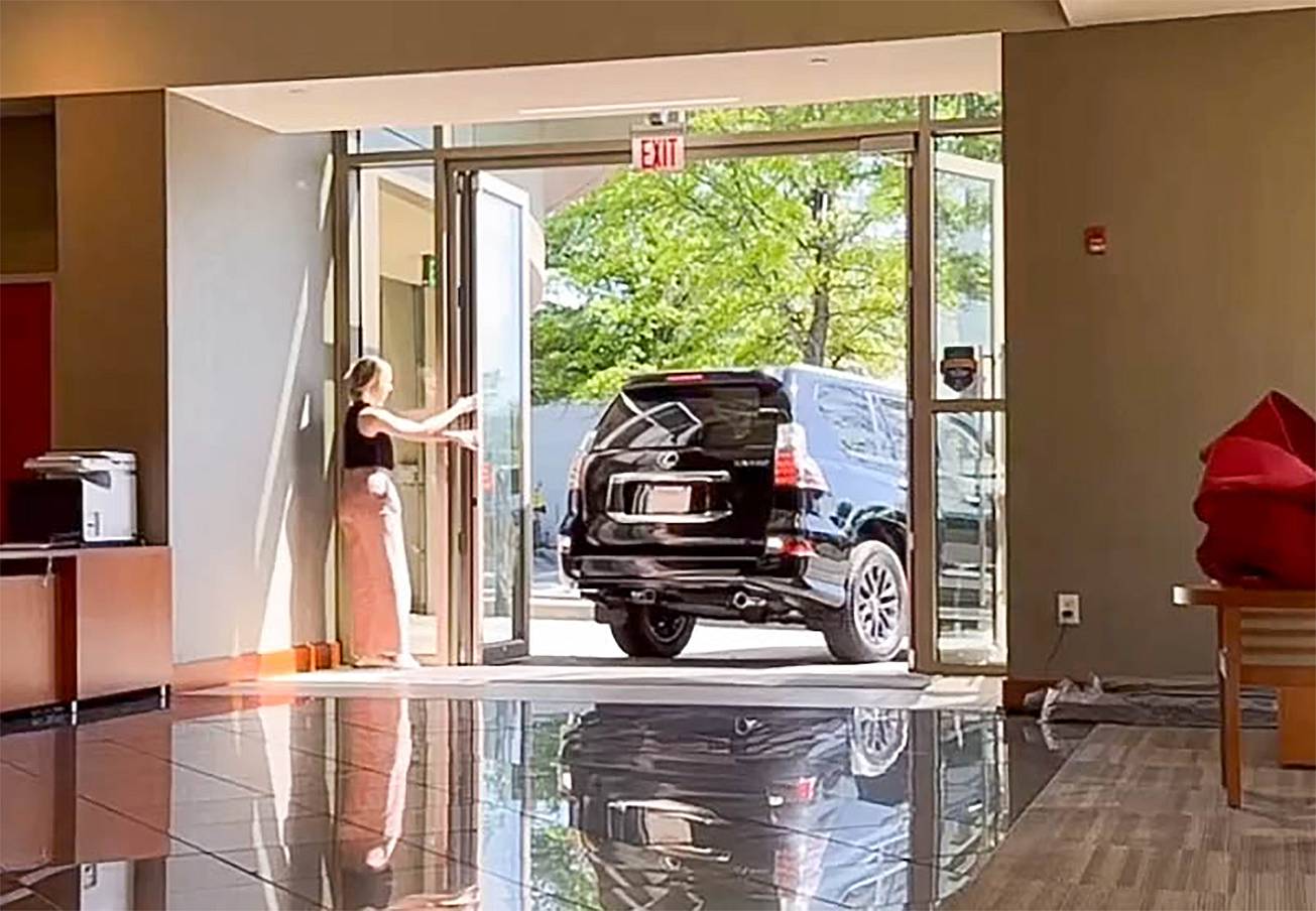 Car rotation with commercial opening glass door