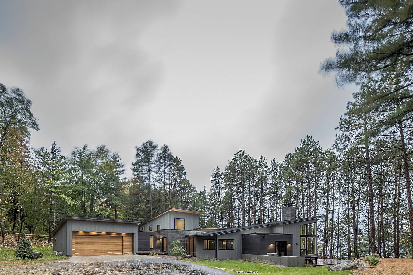 lakeside vacation home with 3-season porch design