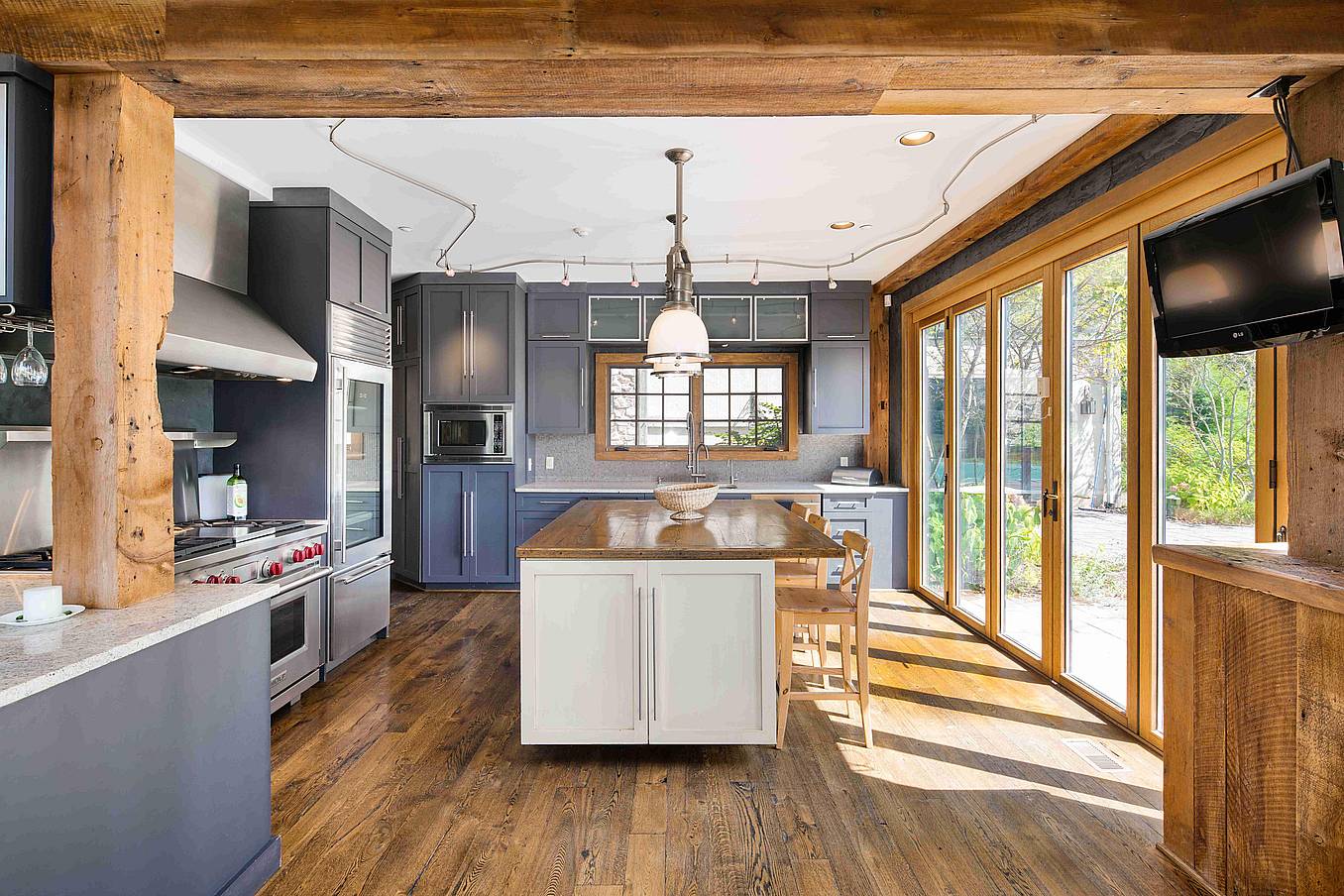 barn-kitchen-with-daylight