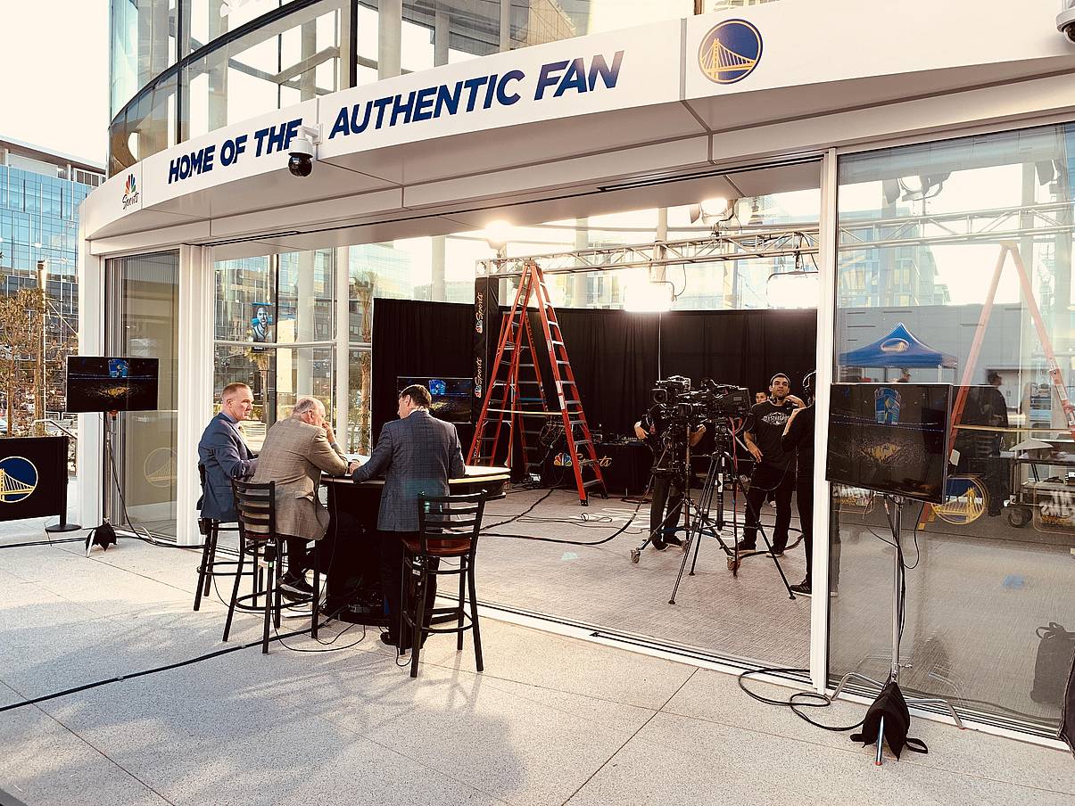 warriors-commentators-working-next-to-gatehouse-with-cero