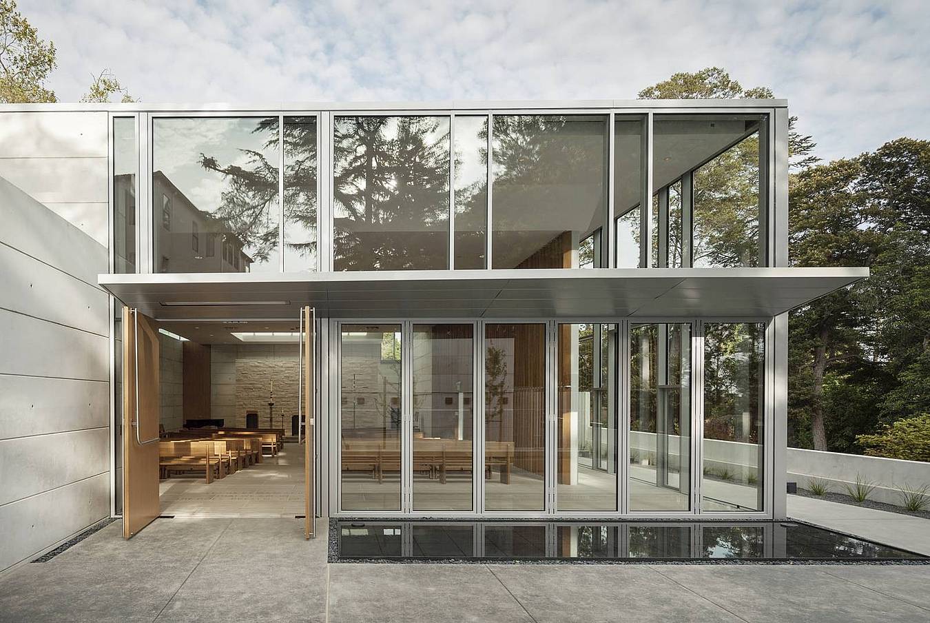closed-folding-glass-wall