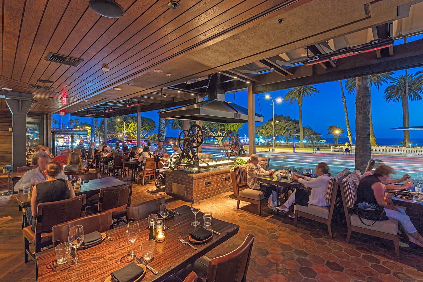 movable glass doors in resilient restaurant design