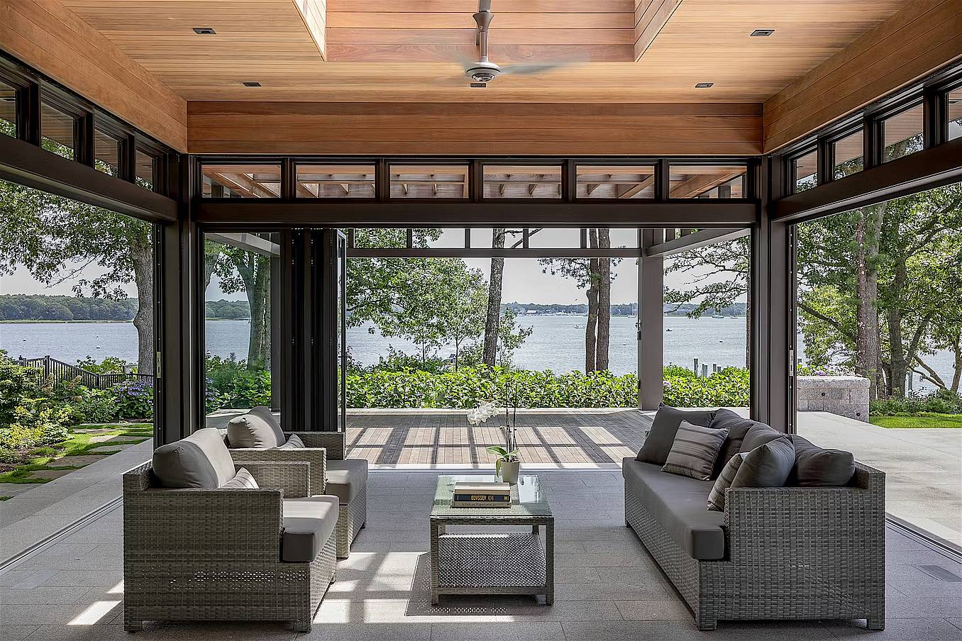 NanaAwards 2025 winner opneing glass walls