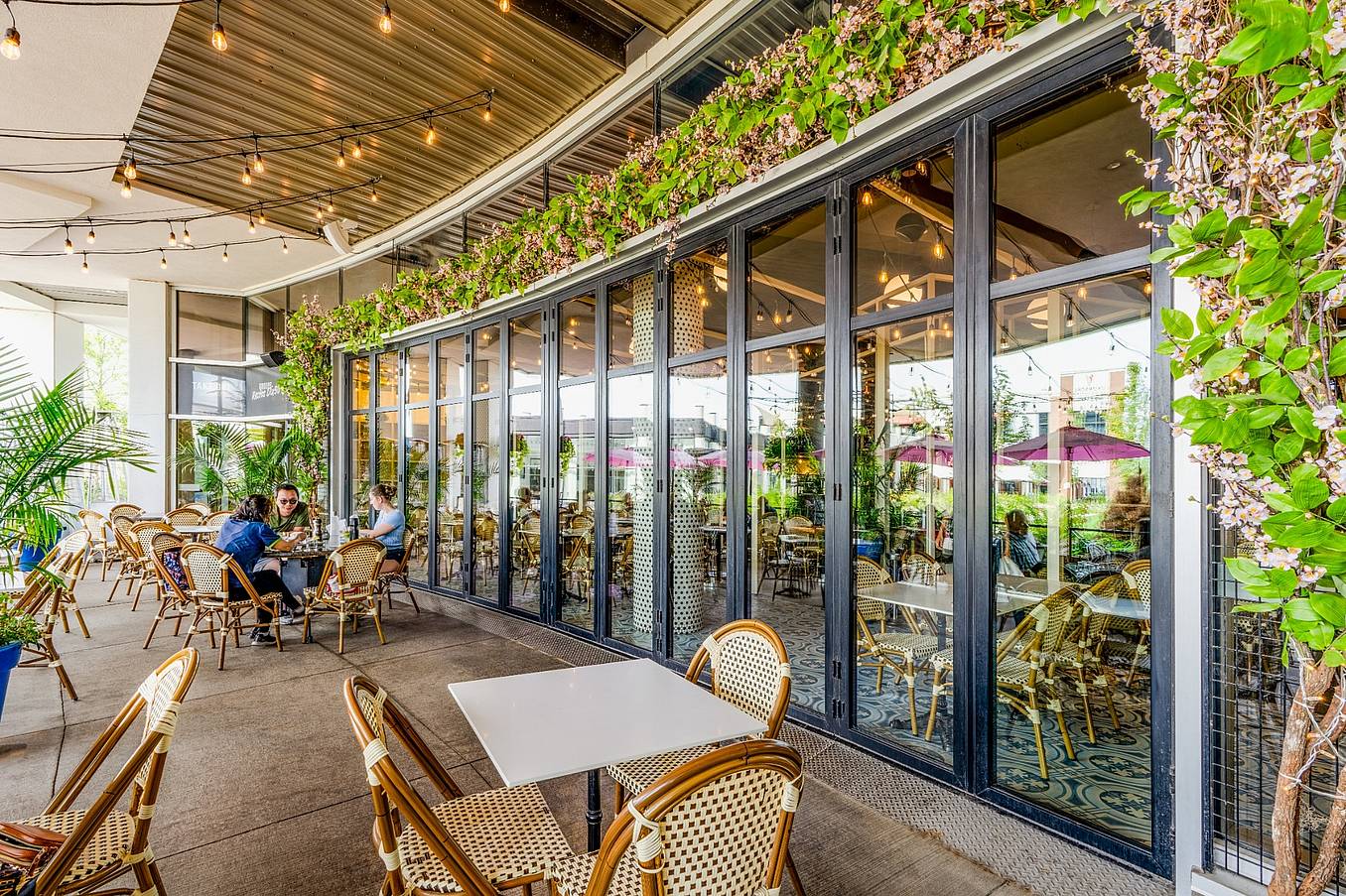 operable glass doors in restaurant design