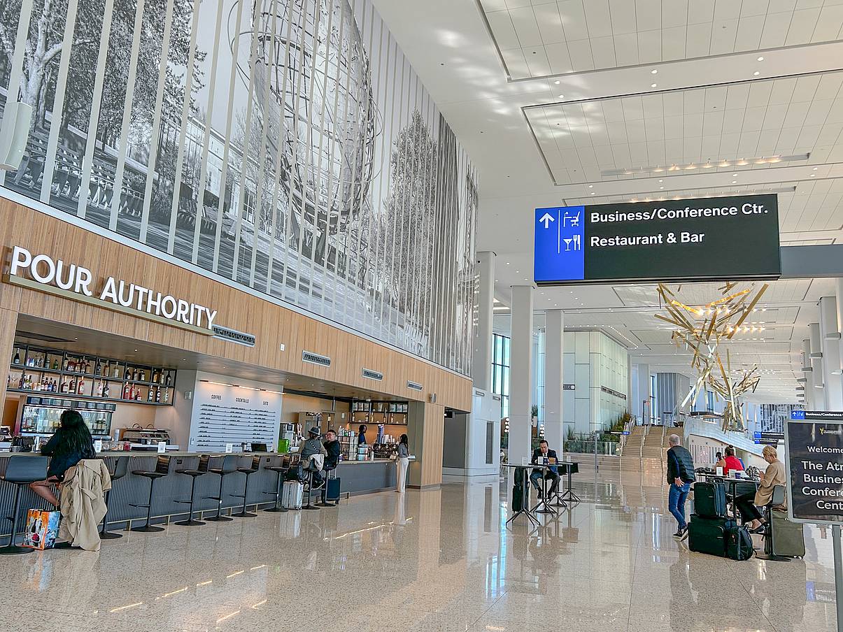 LaGuardia Airport business center with NanaWall systems