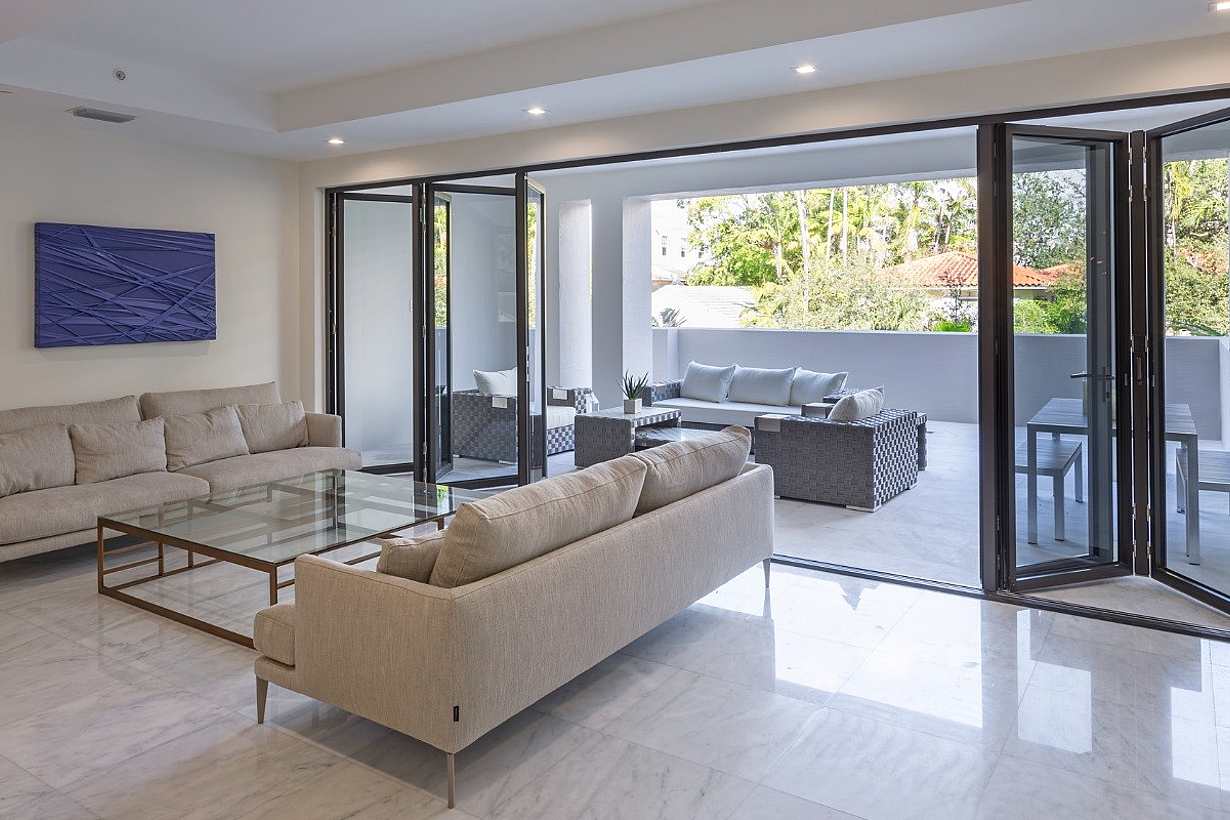 balcony design in Florida multifamily homes with NanaWall SL73