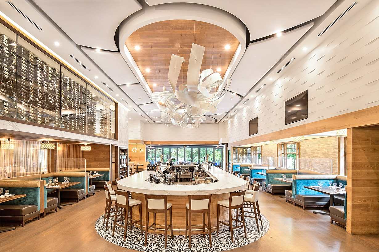 NanaWall moveable glass systems in restaurant design