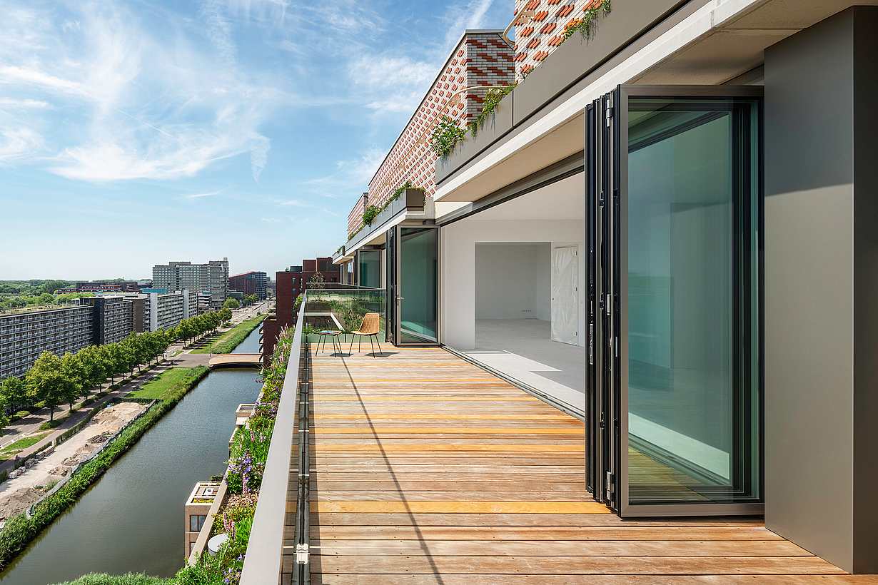 adaptive glass wall systems