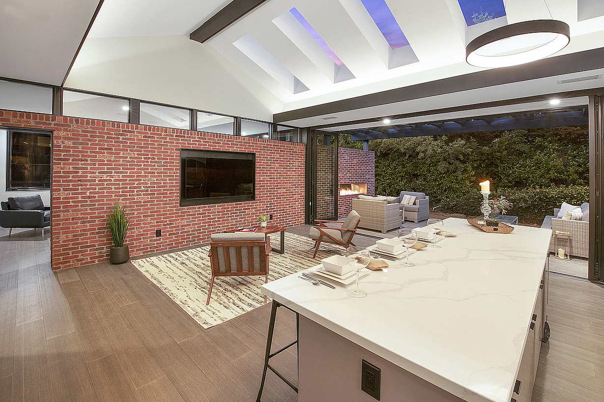 NanaWall aluminum clad folding doors