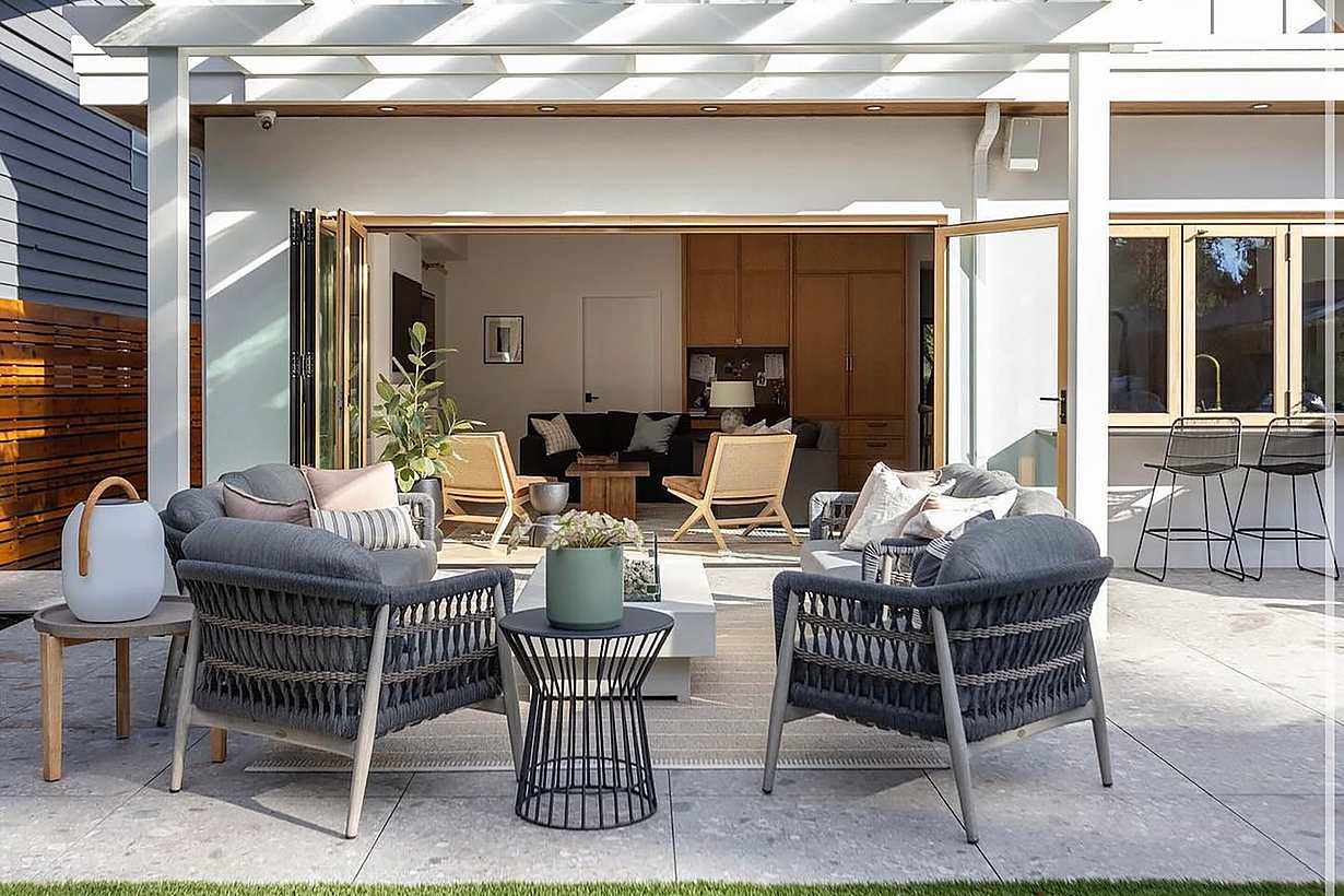folding glass doors and windows