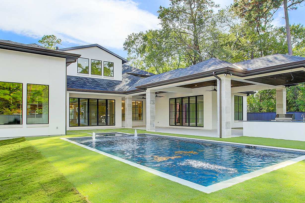 NanaWall folding glass doors in custom home