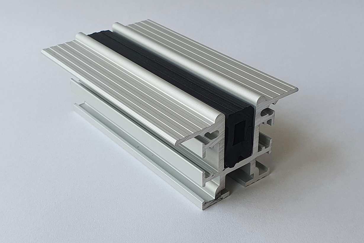 NanaWall Flush Sill  At Swing Panel