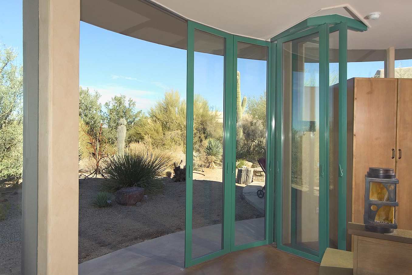 NanaWall curved glass wall in Scottsdale, AZ, showcasing custom sliding design, thermal performance, and seamless indoor-outdoor flow