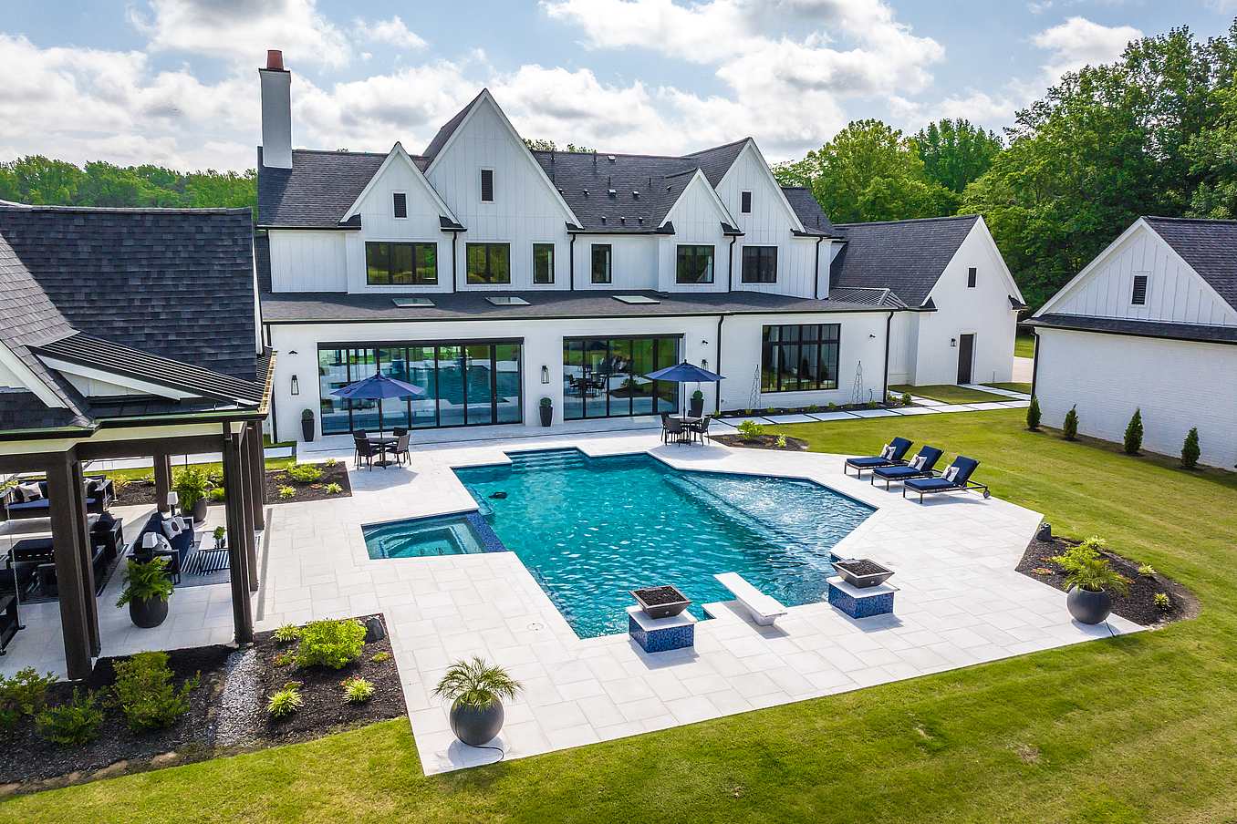 NanaWall NW Aluminum 640 thermally broken folding glass wall system installed in a residential retreat in Arlington, Tennessee
