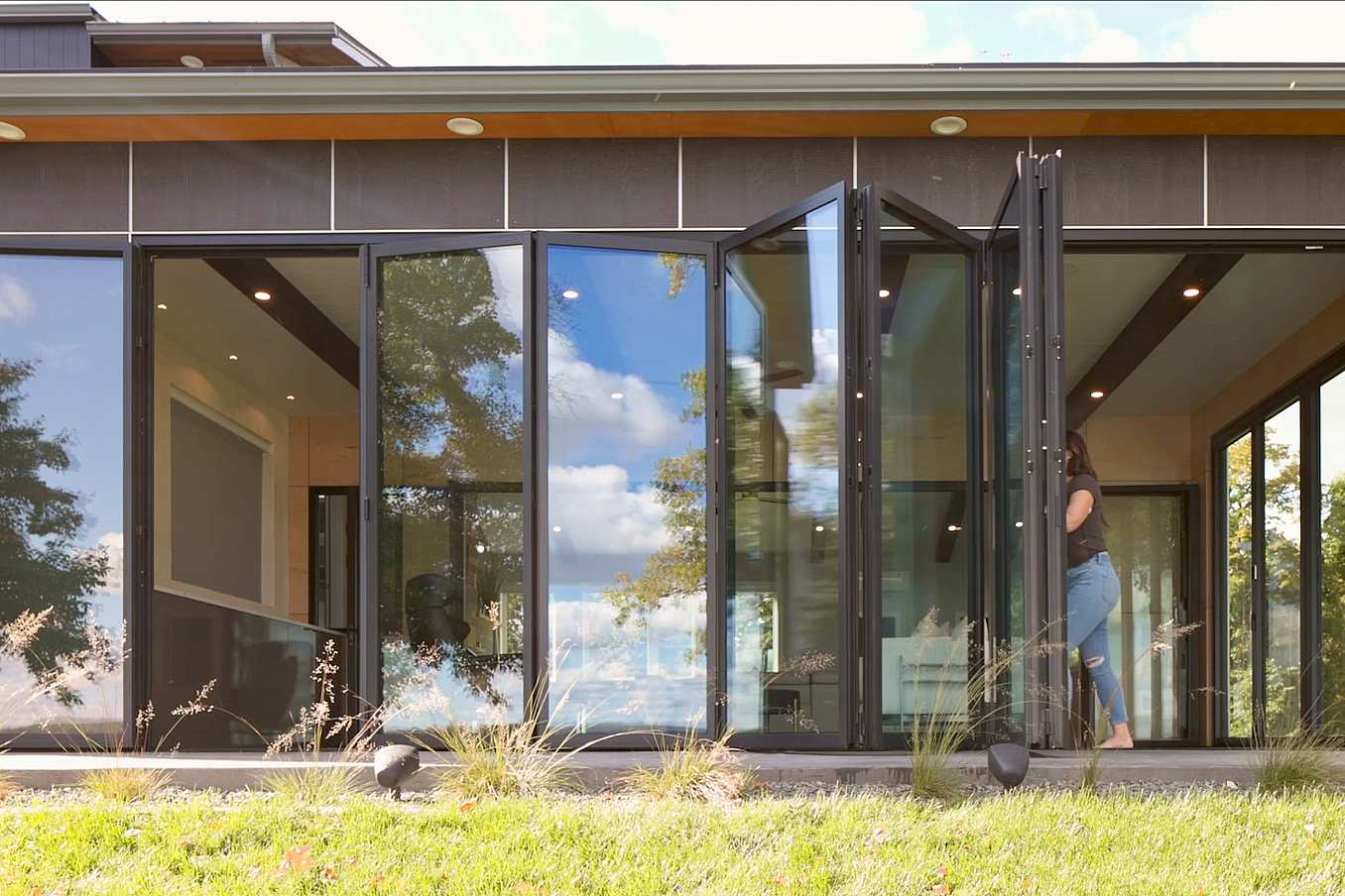 Detroit Lakes Project Featuring a NanaWall Floor Supported Glass Door