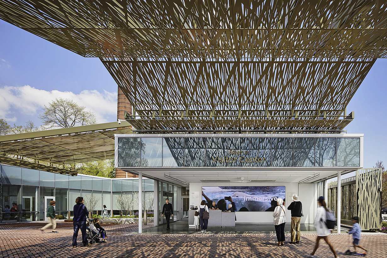 Stacking glass walls that completely disappear at Lincoln Park Zoo's Visitor Center
