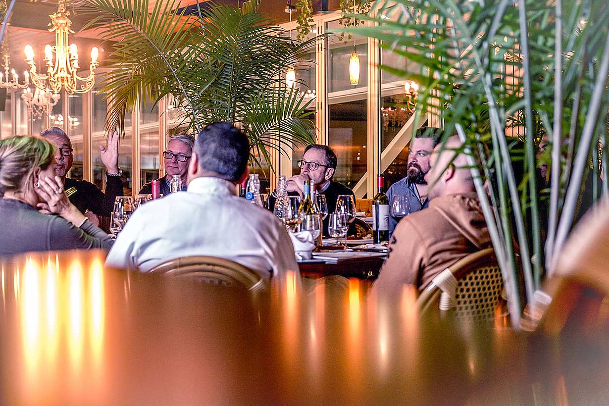 collapsible glass walls in rootop restaurant