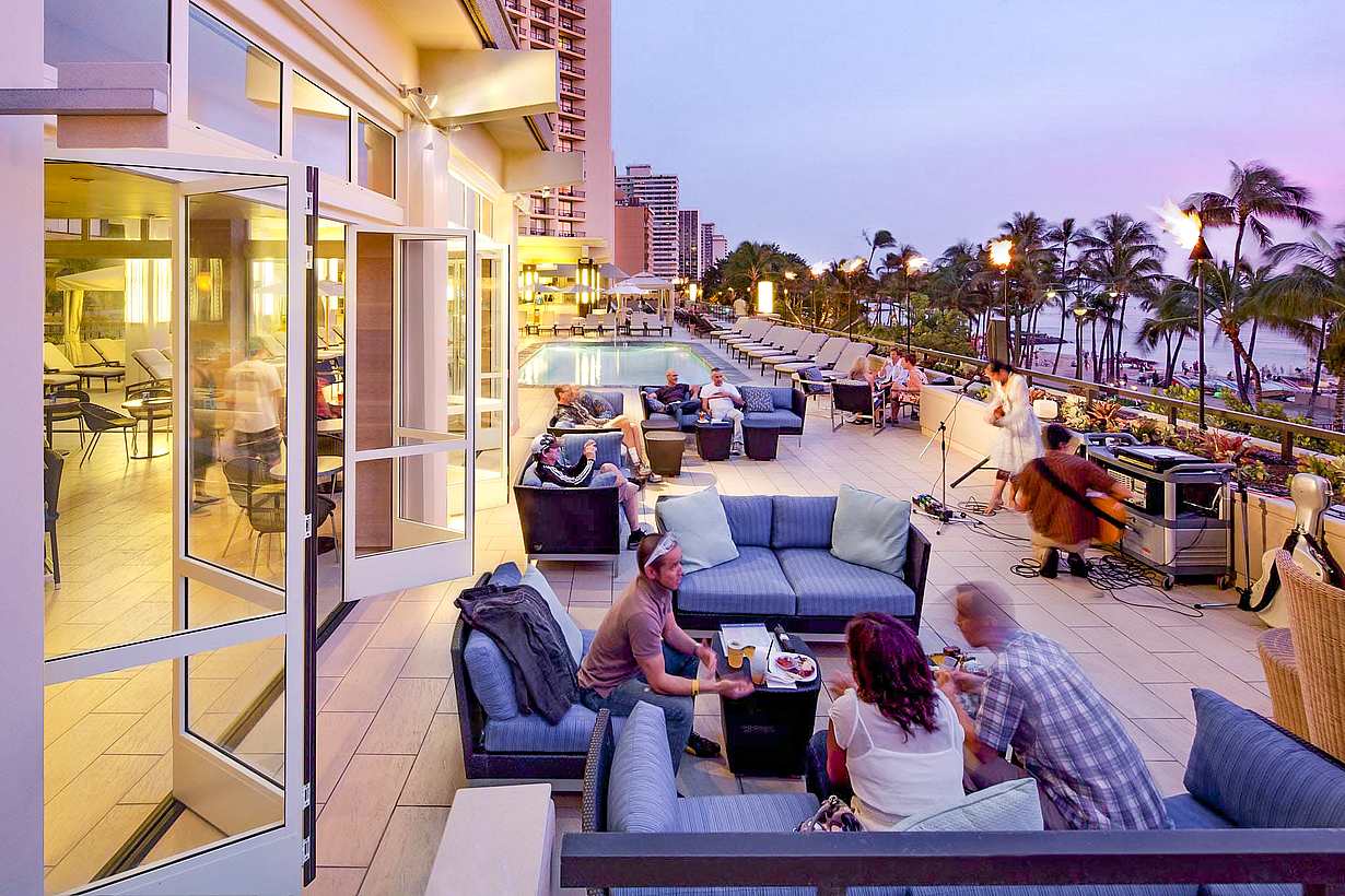 Hotel design with NanaWall retractable glass walls