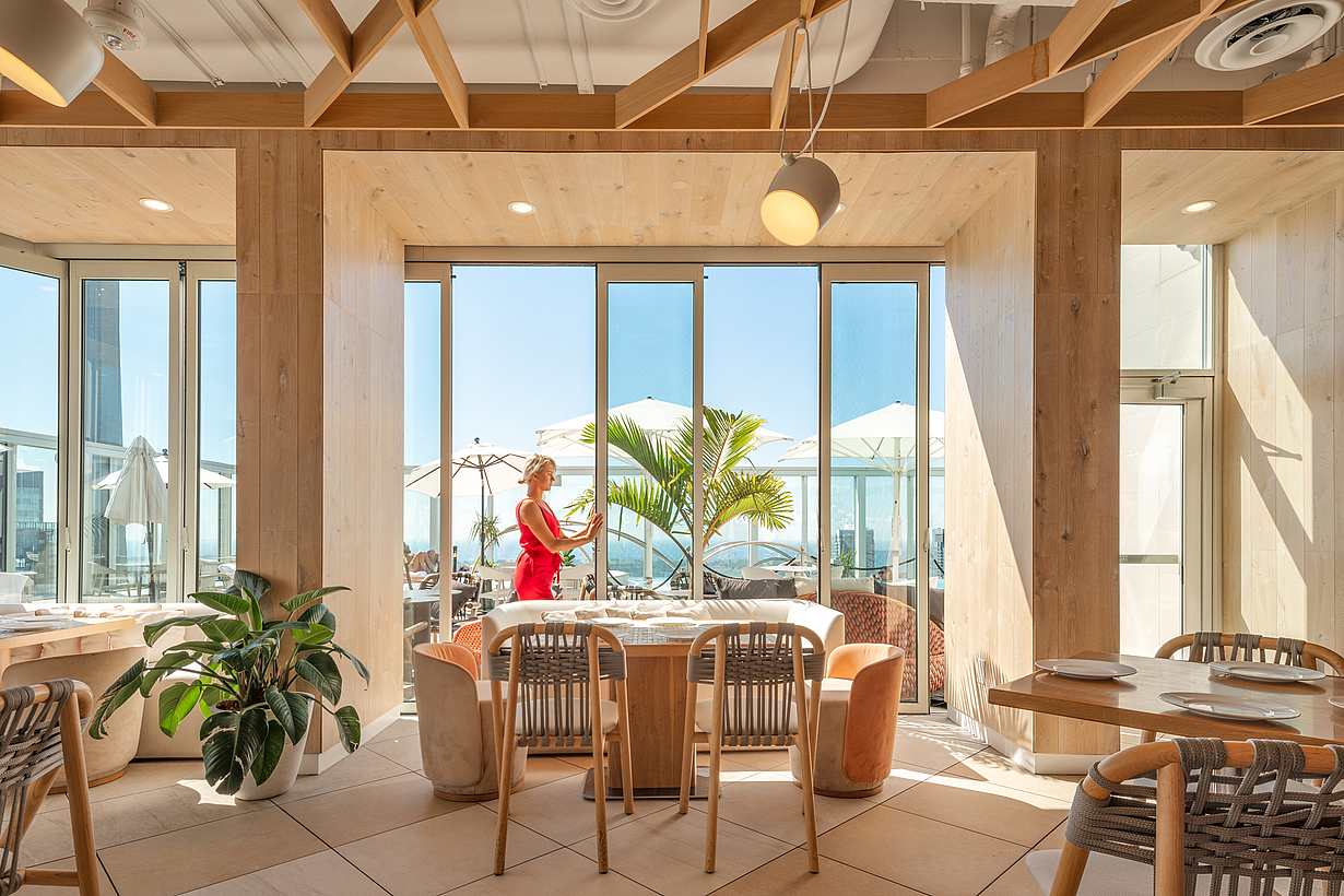 commercial glass walls in rooftop bar