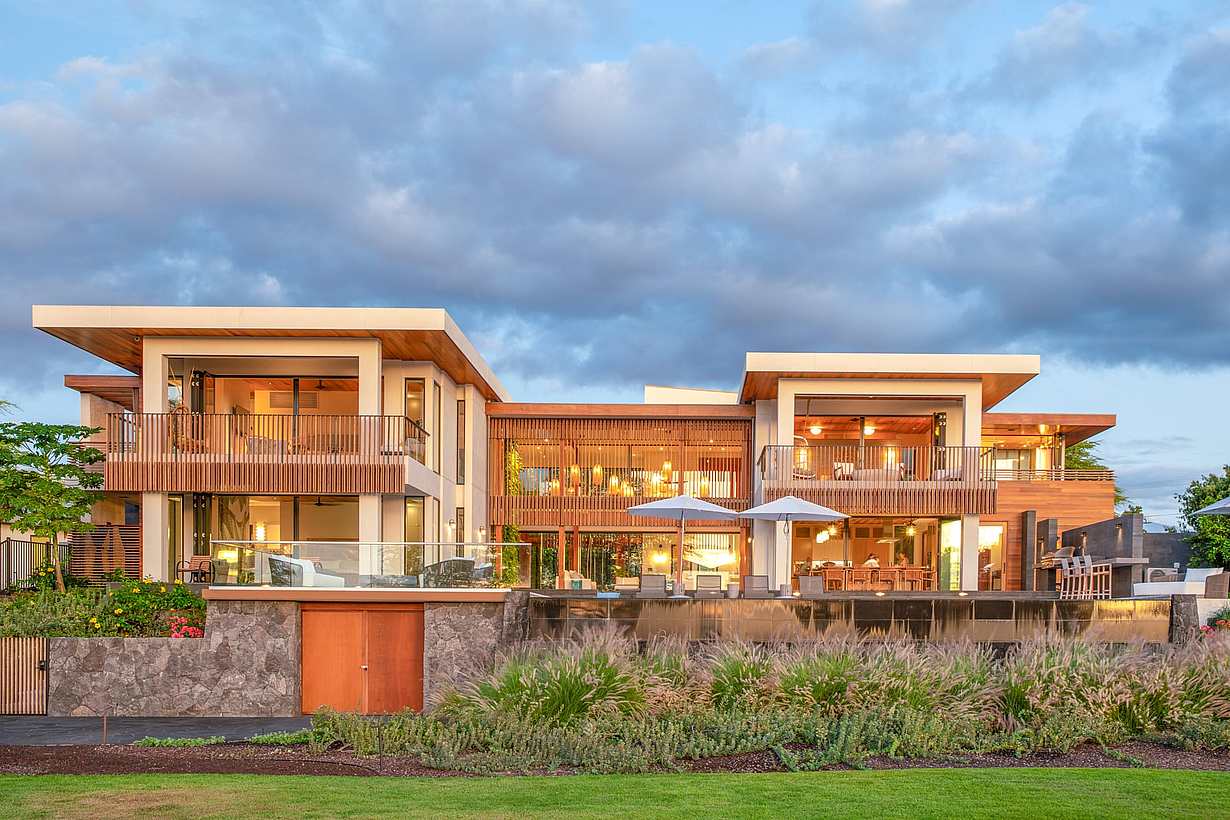 Airbnb in Hawaii with residential glass walls